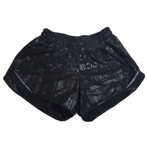 Lululemon Hottie Hot black Carbon Print All Over Size 4 Shorts Inseam 4” RARE